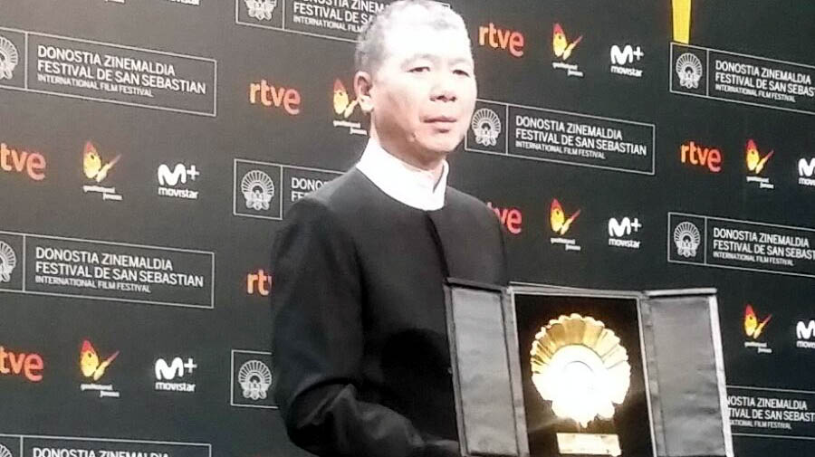 Xiaogang Feng con su Concha de Oro