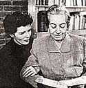 La autora con Doris Dana
