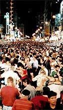 Bailando tango en la calle Corrientes