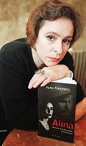 Fernández con su libro