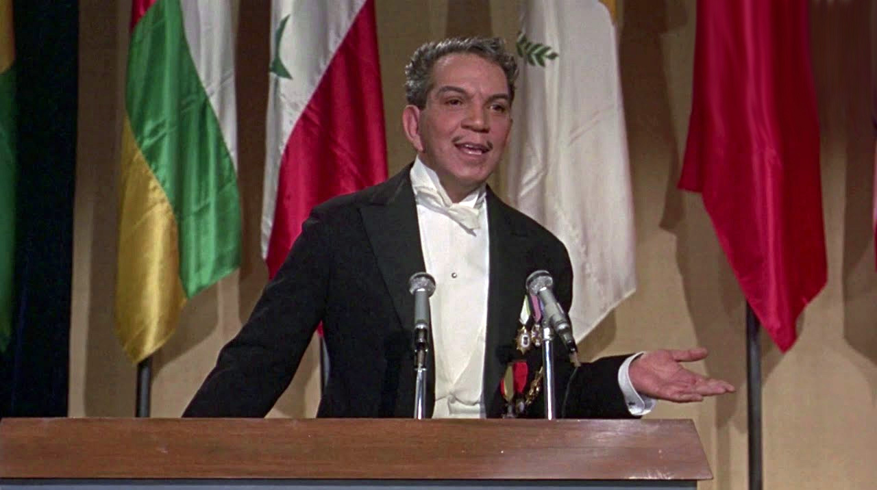 Cantinflas, en "Su excelencia"