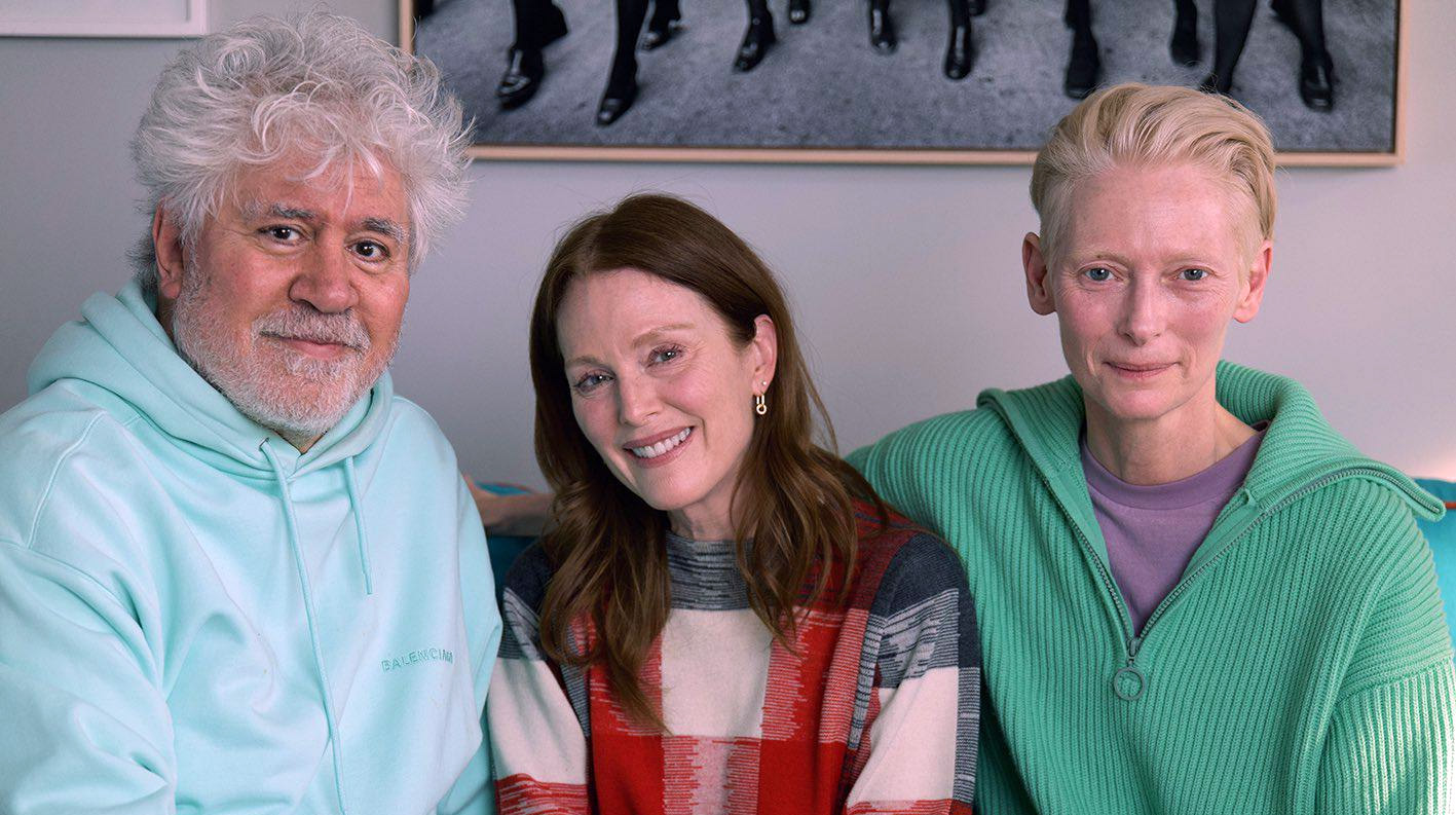 Almodóvar, con Moore y Swinton