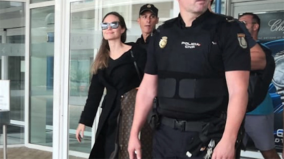 Angelina Jolie a su llegada a Fuerteventura (DDF)