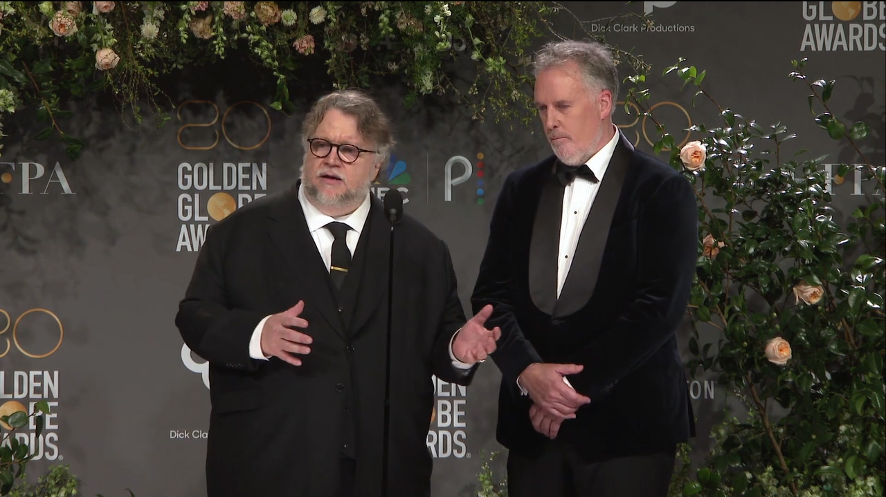 Del Toro, con Mark Gustafson, su codirector en "Pinocchio" (Golden Globes / HFPA)