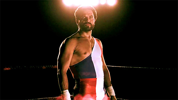 Manny Pérez en su primer film como "Veneno"