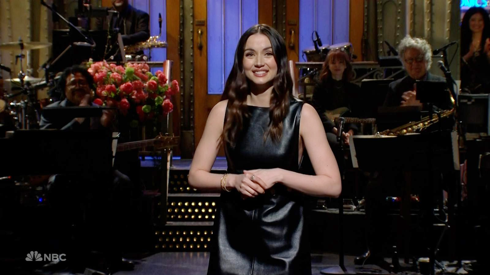 Ana de Armas en "Saturday Night Live"