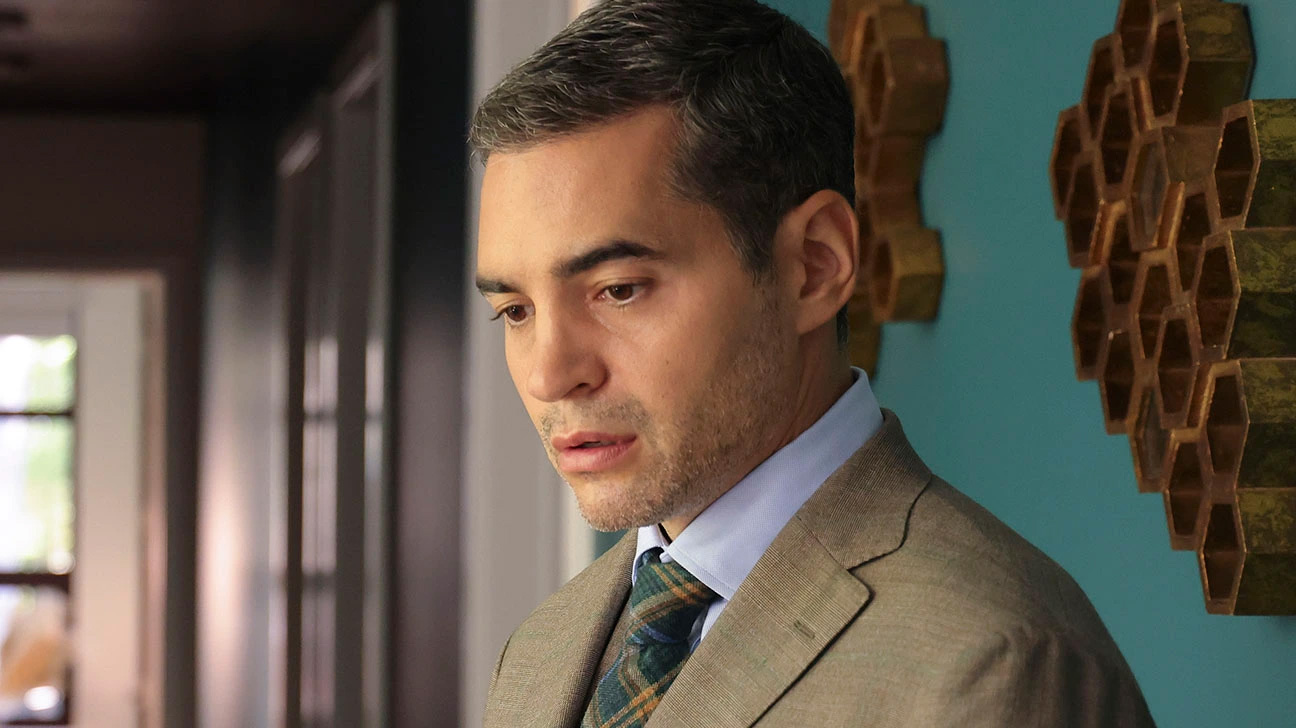 Ramón Rodríguez, en el piloto de "Will Trent"