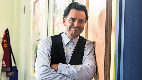 Eugenio Derbez es el mentor de la protagonista de "Coda"