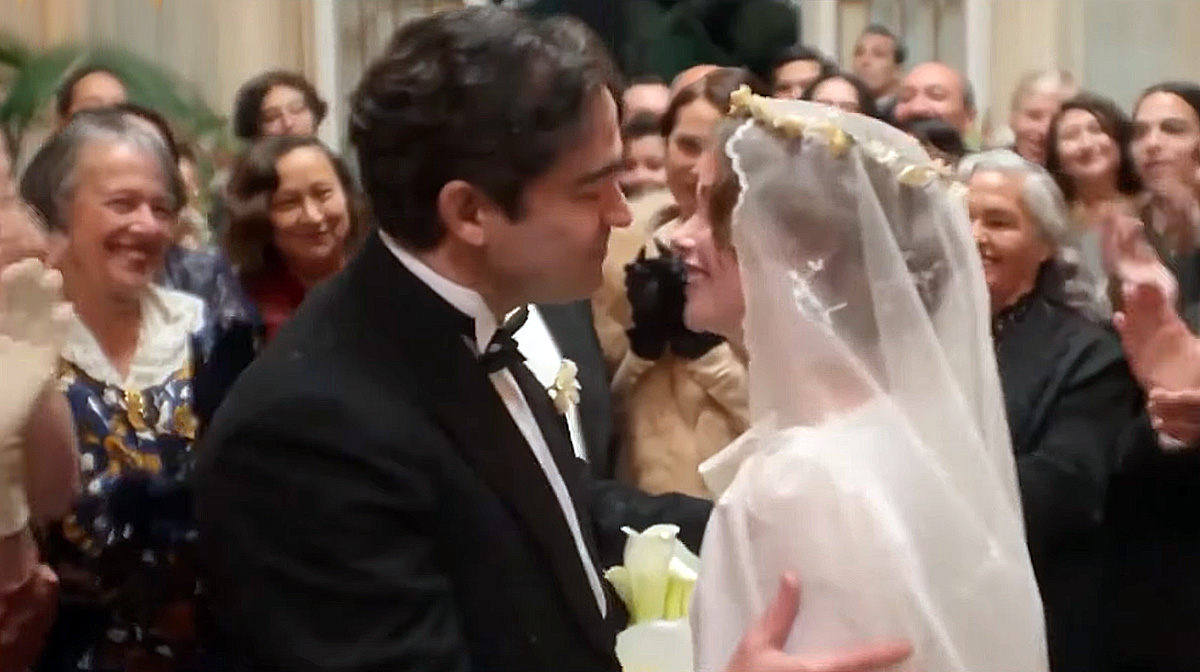 Herrera, con Nicole Wallace, en la serie