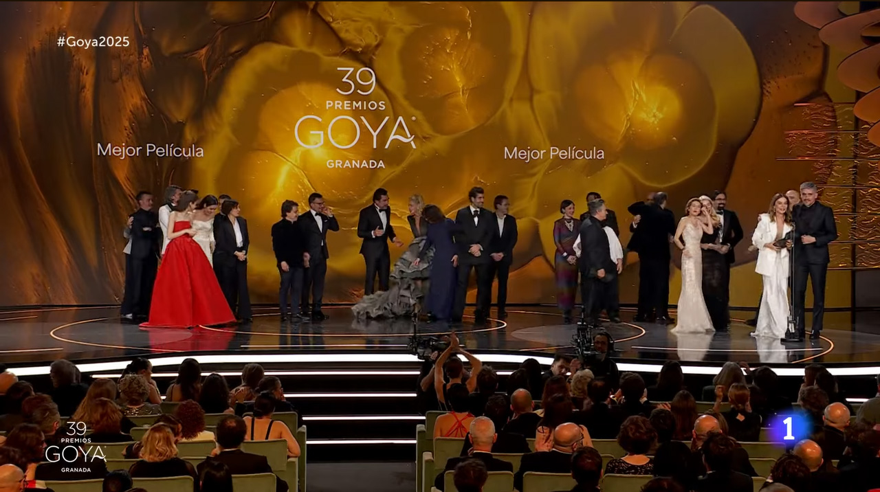 Equipos de "El 47" y "La infiltrada" llenan el escenario para recibir el Goya a mejor película