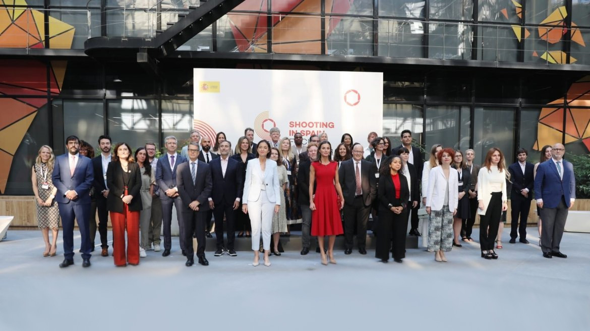 Representantes de las compañías punteras de Hollywood, en Madrid, con la reina Letizia