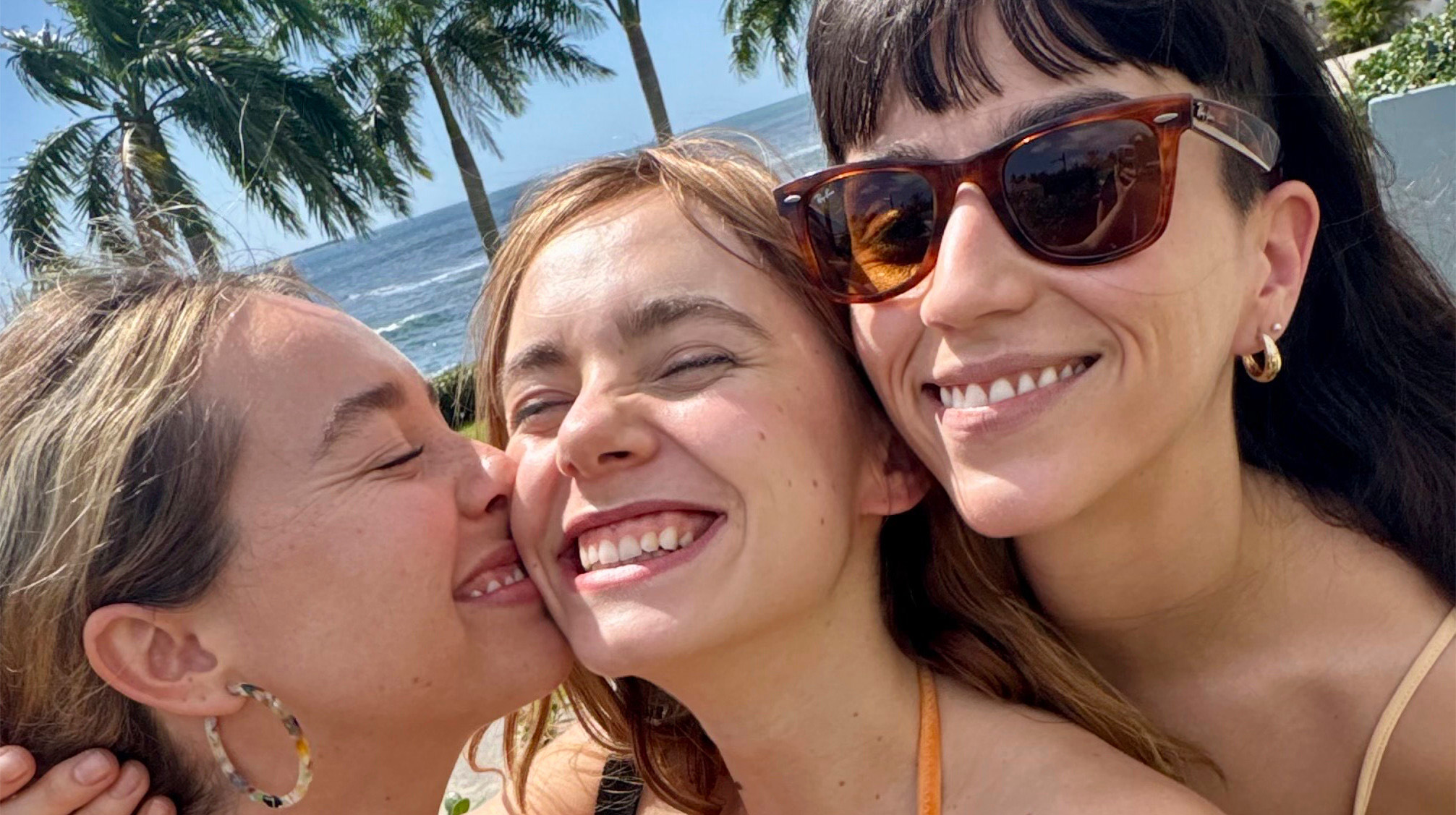 Clara Galle, con sus hermanas en la ficción Clara Galle, con sus hermanas en la ficción