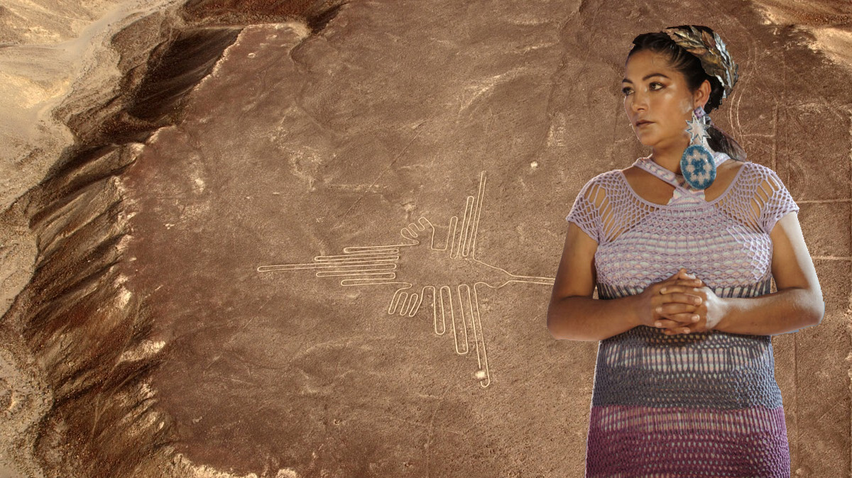 Magaly Solier y una de las figuras de Nazca
