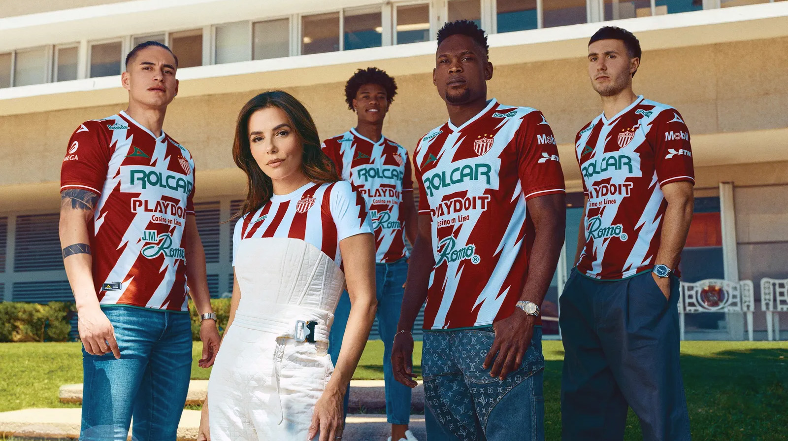 Longoria, con jugadores del Necaxa