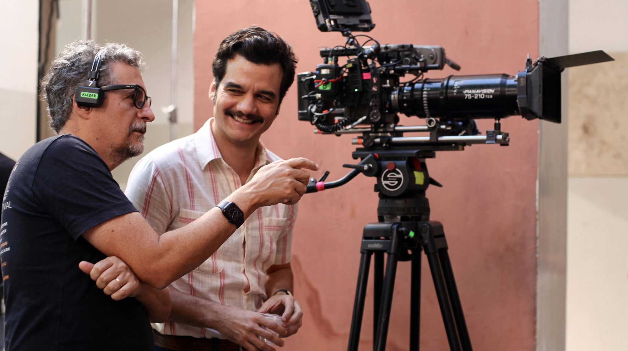 Moura, con Mendonça Filho, rodando su película