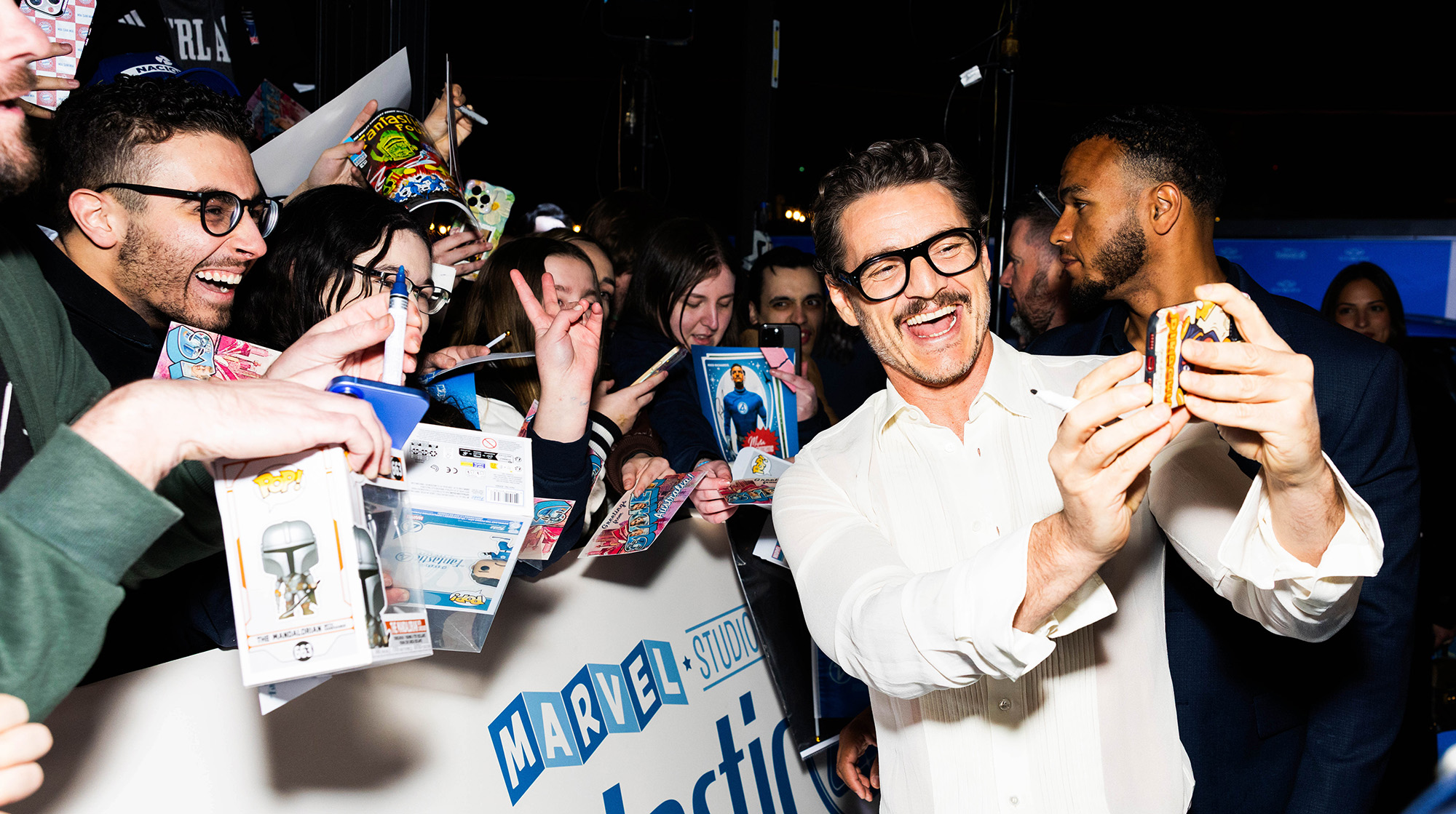 Pascal, con fans de "Los 4 Fantásticos: Primeros pasos" (Disney)