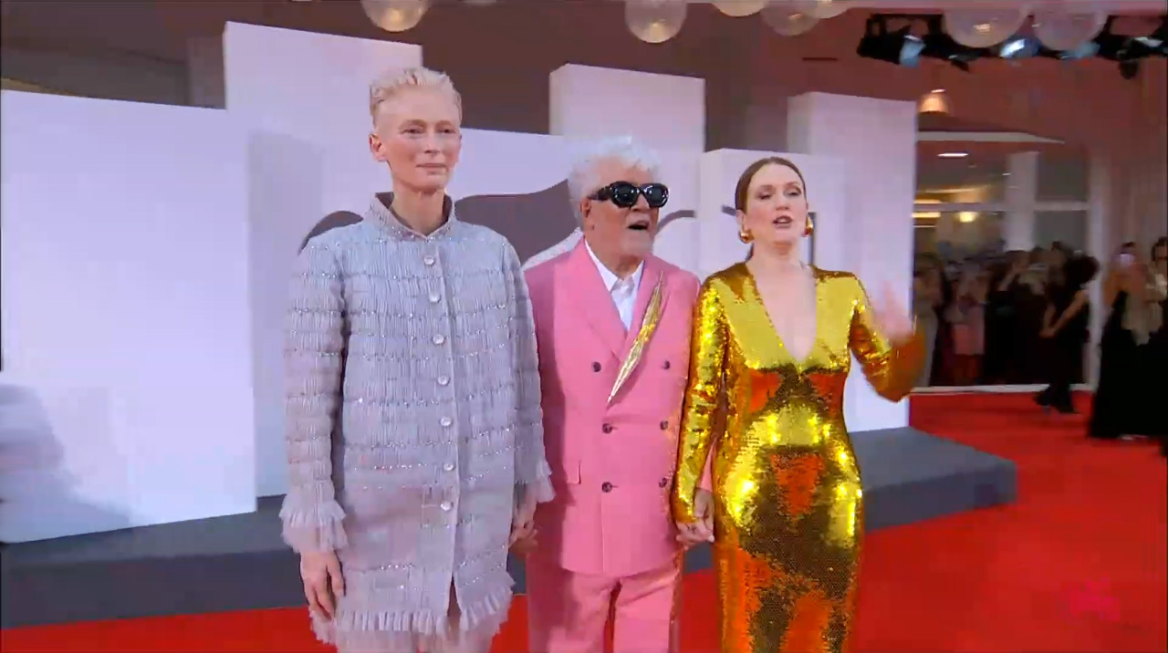 Almodóvar, con Moore y Swinton