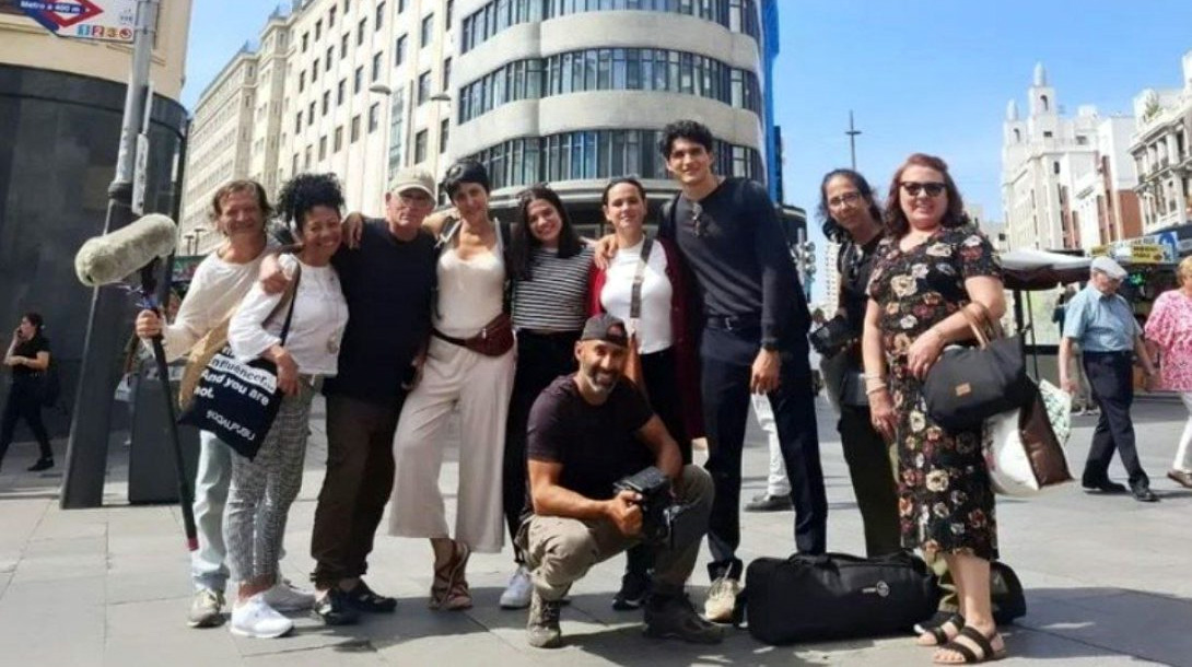 El equipo de "El Camino", en la madrileña Plaza de Callao