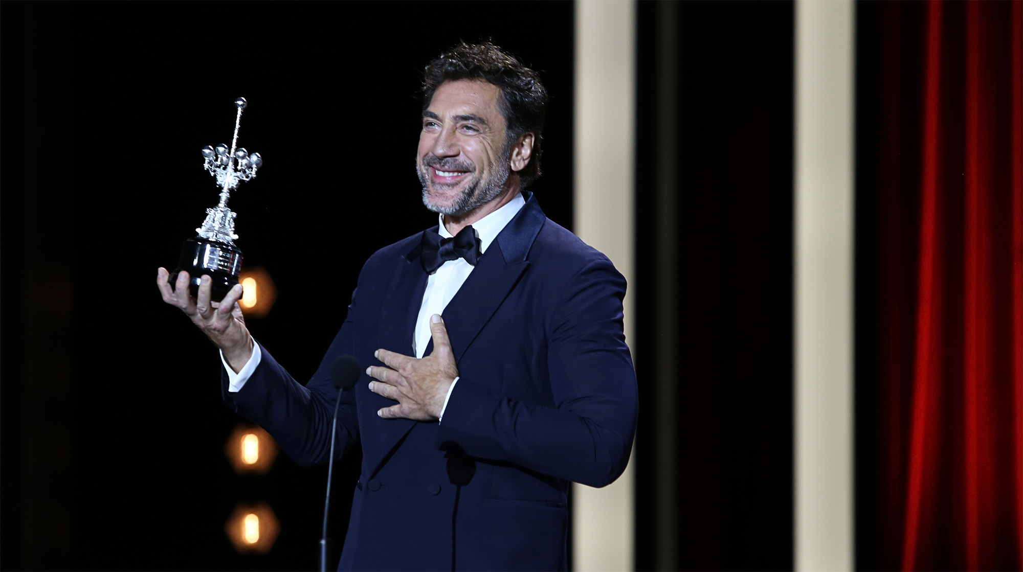 Bardem, con su premio Donostia (ASG)