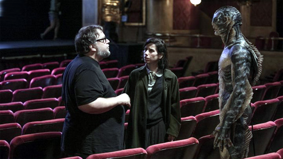 Del Toro, con sus protagonistas, en el rodaje