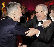 Spielberg felicita a Daniel Day Lewis por su Oscar el pasado día 24