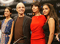 Berger con las protagonistas femeninas de su film (ASG)