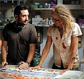 Juan Antonio Bayona, con Naomi Watts, en el rodaje de 'Lo imposible'