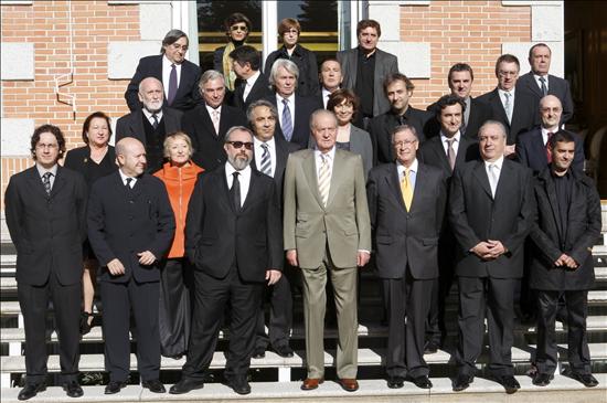 La directiva de la Academia, con el Rey de España (EFE)