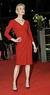 Renée Zellweger, de rojo en la alfombra roja berlinesa (AP)