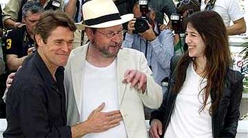 Von Trier, entre Daffoe y Gainsbourg (Reuters)