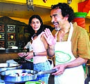 Damián Alcázar, cocinando en Huatulco