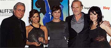 Eddie Olmos (presidente del festival), Eva Longoria, Blanca Portiillo, Lluis Homar y Marlene Dermer (directora del certamen), en la apertura de Los Angeles 