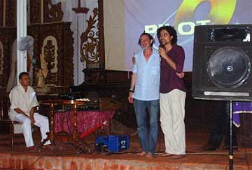 Antonio Castaño y el codirector del festival Juan Ensuncho