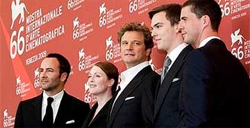 Tom Ford, Julianne Moore, Colin Firth, Nicholas Hoult y Matthew Goode (AP)