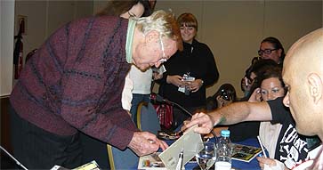 Roger Corman firma autógrafos en Sitges (NT)