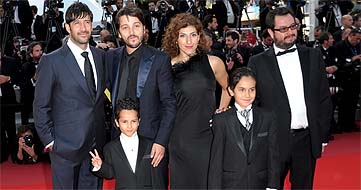 Luna, sus actores y su socio productor, en Cannes con 'Abel'