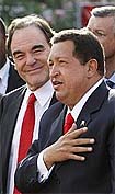 Chávez junto a Oliver Stone, en Venecia