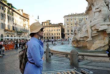 Julia Roberts, filmando en piazza Navona (ANSA)